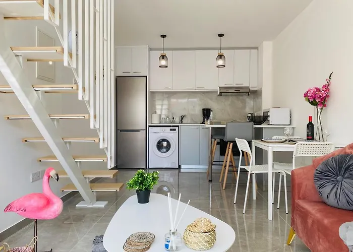 Pink Flamingo 1-Br Apartment In Larnaca