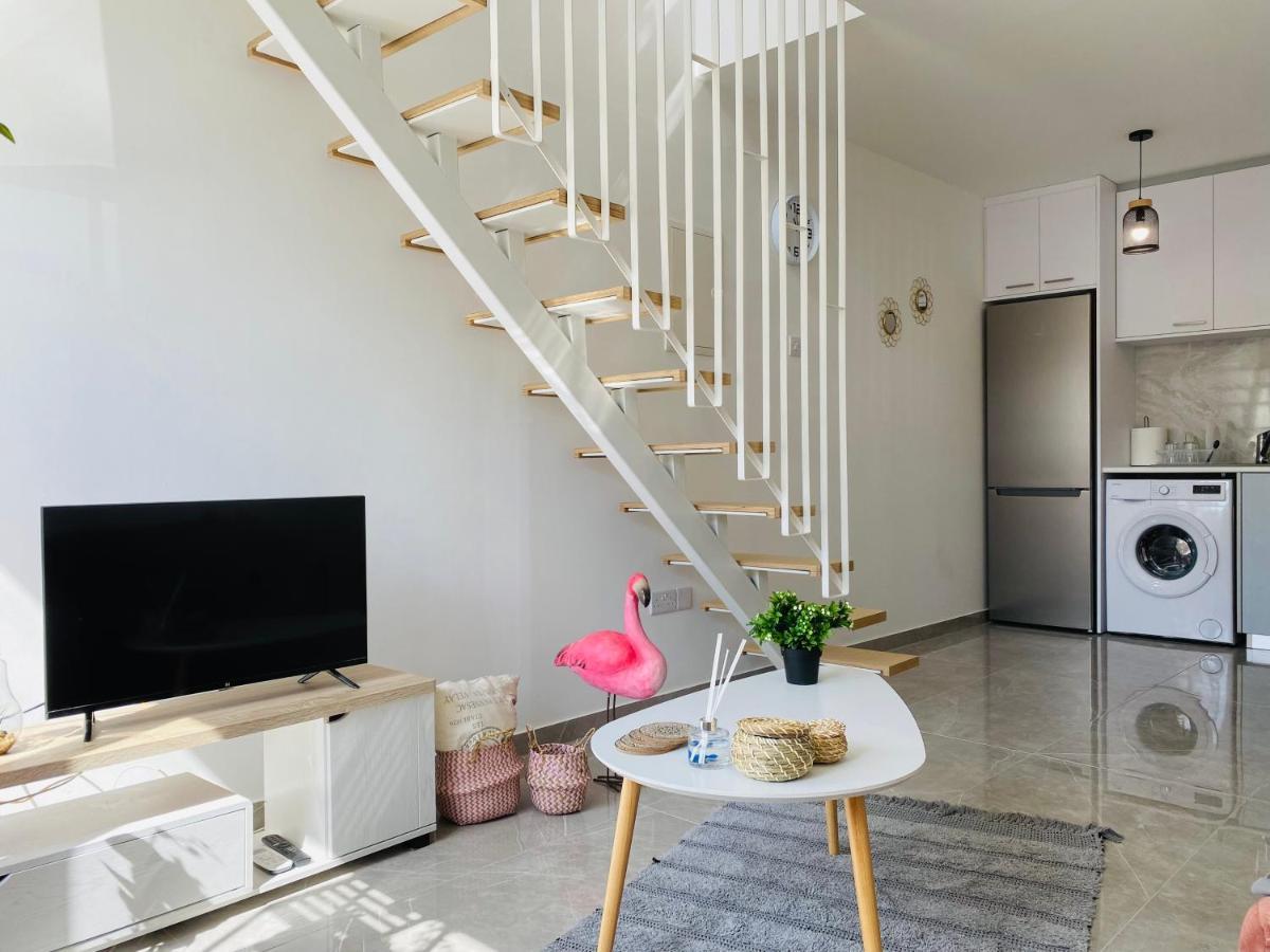 Pink Flamingo 1-br In Appartement